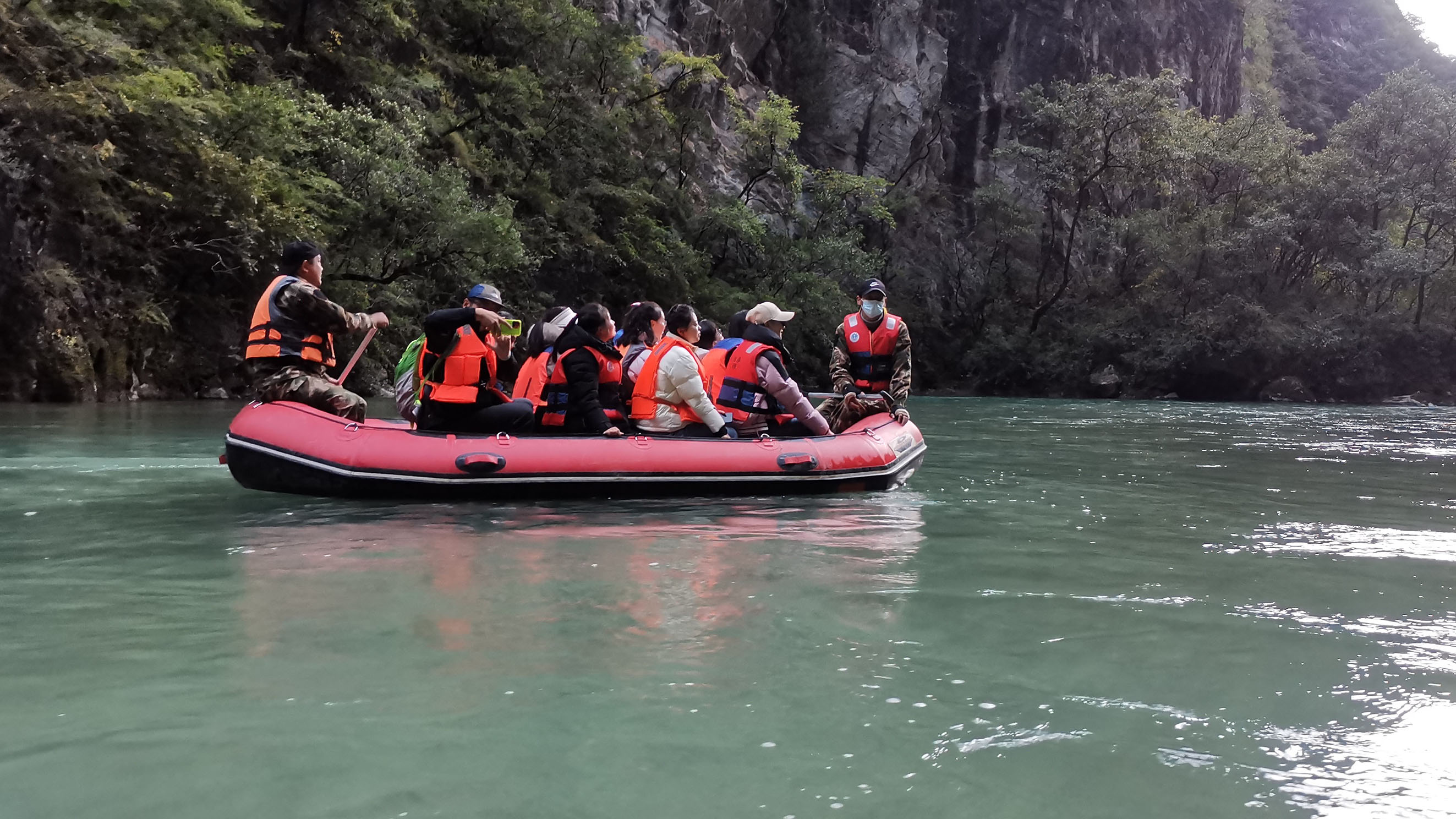 38-峡谷漂流.jpg